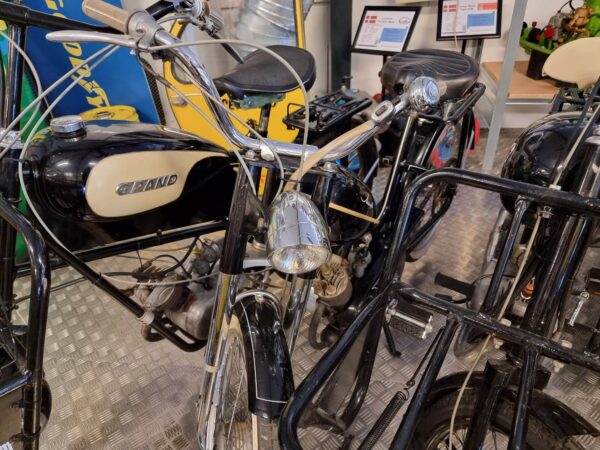 Diesella, knallert, motorsamling